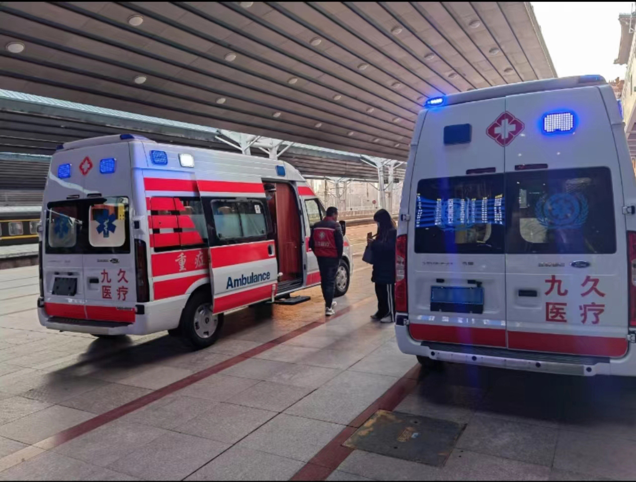 东兴市救护车长途转运